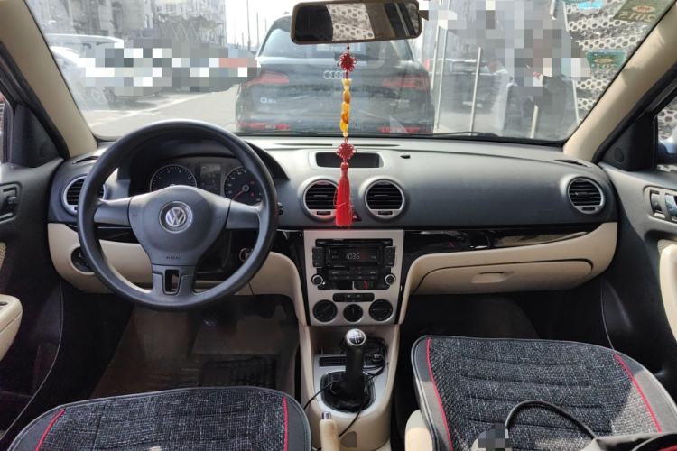 Used Volkswagen Lavida 2011 1.6L Manual Joy Version Center Console