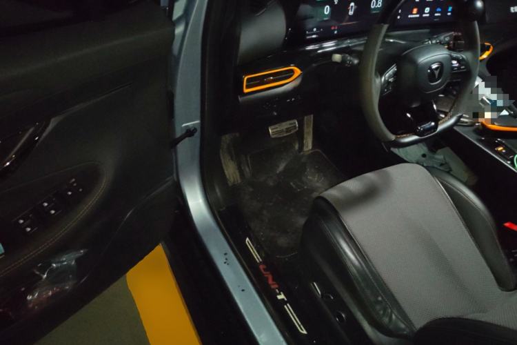 Used CHANGAN UNI-T 2022 1.5T Sport Edition Flagship Version
