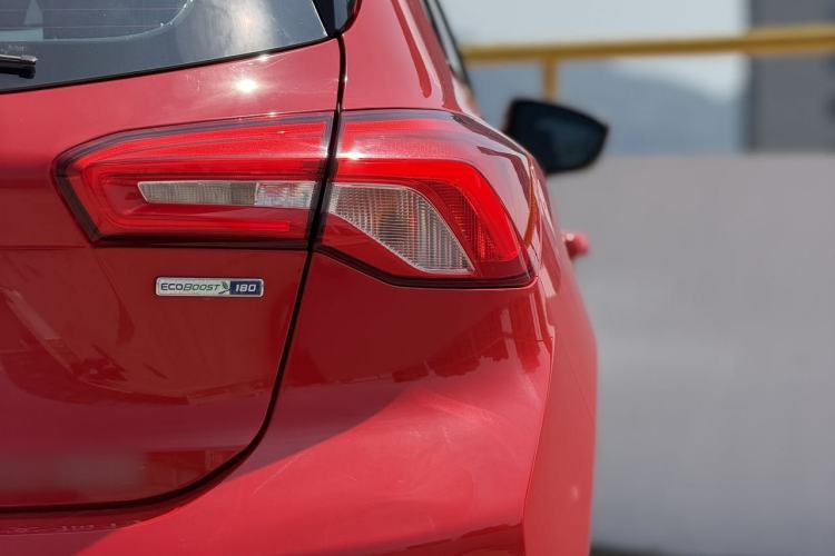 Used Ford Focus 2019 Hatchback EcoBoost 180 Automatic ST Line Exterior 7