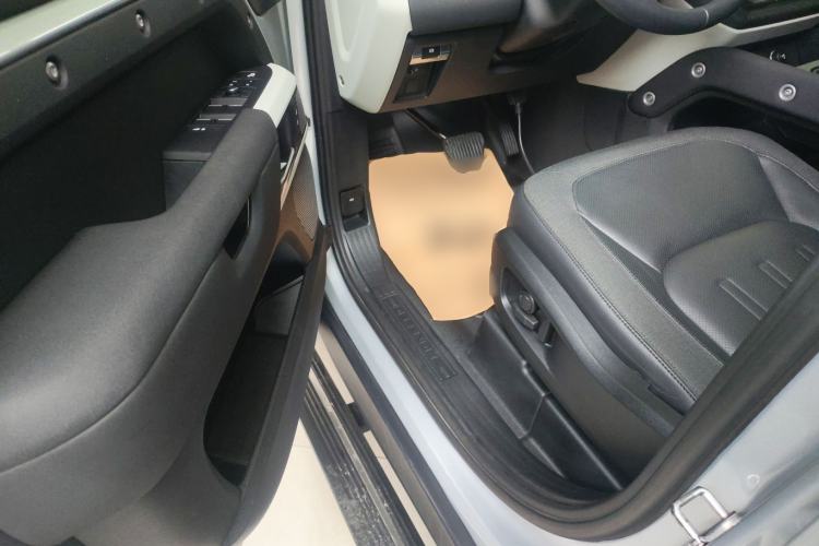 Used Land Rover Defender 2020 110 P400 Dark Special Edition Driver Seat