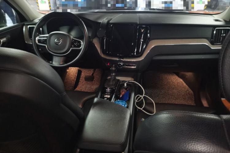 Used Volvo XC60 2018 T5 4x4 Zhiya Luxury Edition Center Console