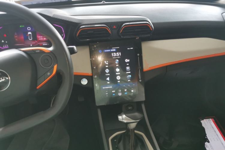 Used Dongfeng Aeolus Yixuan 2023 Mach Edition 1.5L Automatic Chasing Wind Version Center Console