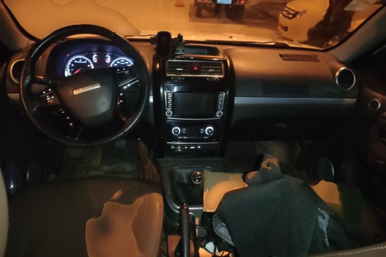 Used Haval H5 Classic 2018 Classic Edition 2.0T Manual 4x4 Progressive Model Center Console