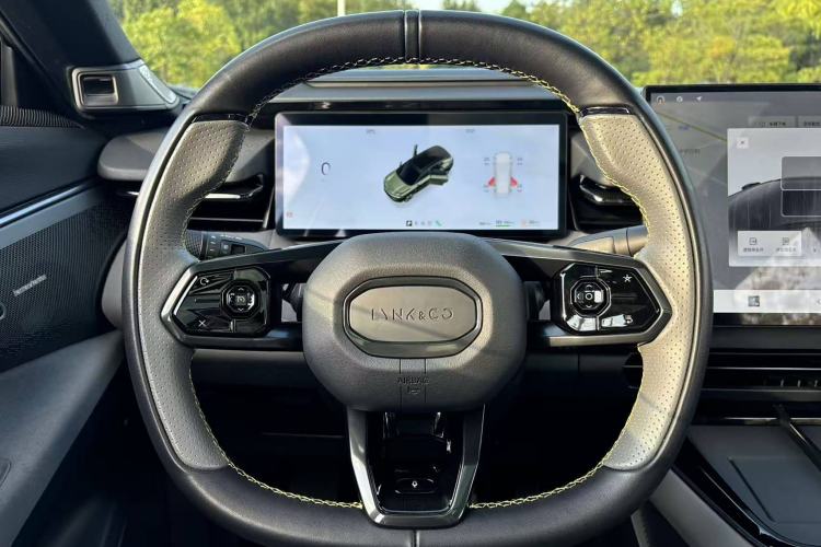 Used Lynk & Co 08 EM-P 2023 220 km Limited-Time Edition