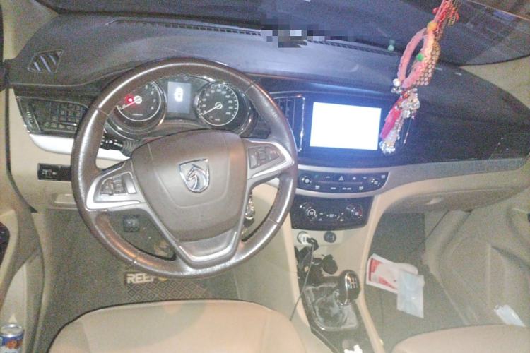 Used Baojun 730 2015 1.8L Manual Luxury Navigation ESP Version 7-seater
