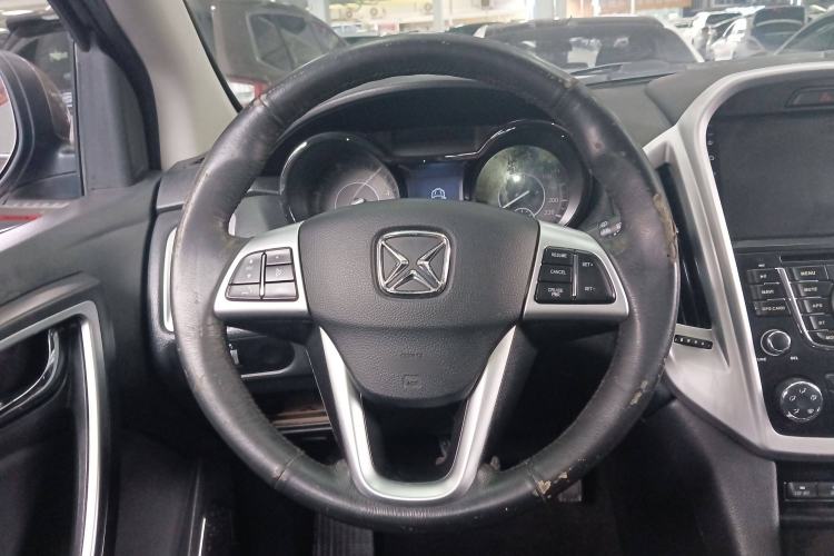 Used JMC Yusheng S350 2014 2.4T Automatic 2WD Diesel Luxury Version with Sunroof 5 Seats
