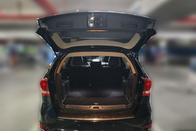 Used Dodge Journey 2013 2.4L Two-Wheel Drive Luxury Version

