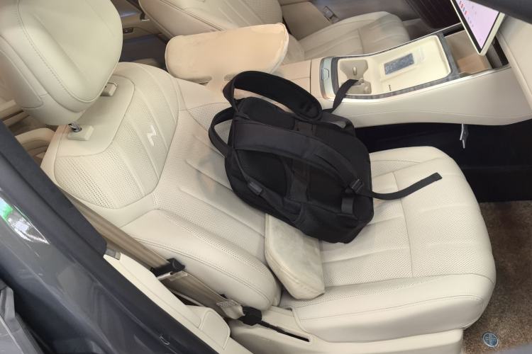 Used ONVO Luxeed L90 2025 Model—Max Six-Seater Version
