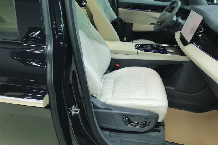 Used Zeekr 009 2024 Six-Seat Executive Version 4WD 108 kWh Right Front Seat