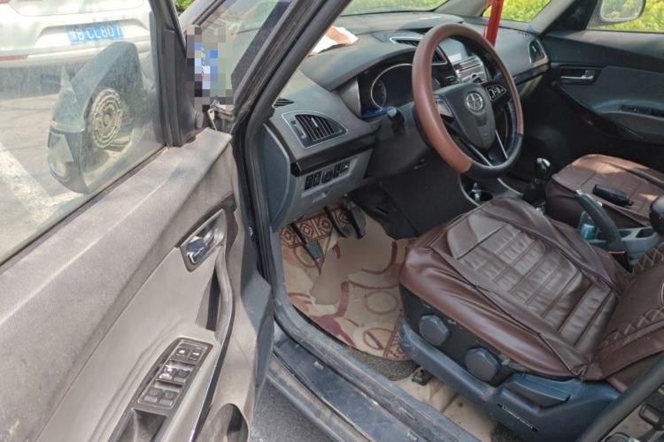 Used JAC Group Refine M2 2013 1.5L Manual Comfort 7-Seater