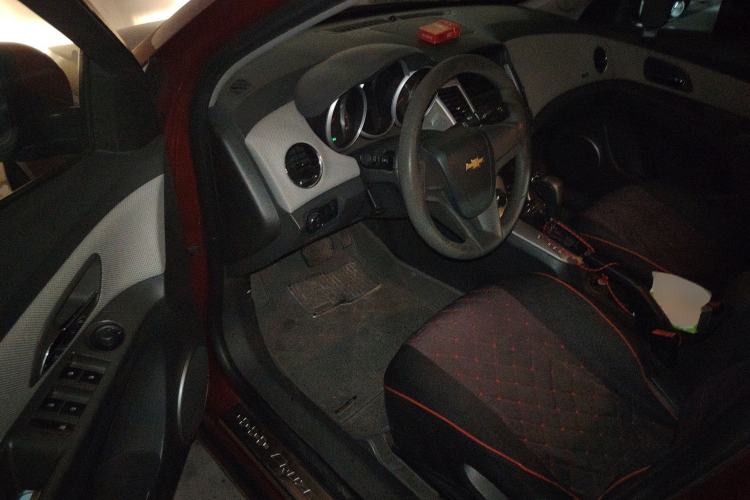 Used Chevrolet Cruze 2012 1.8L SE AT Driver Seat