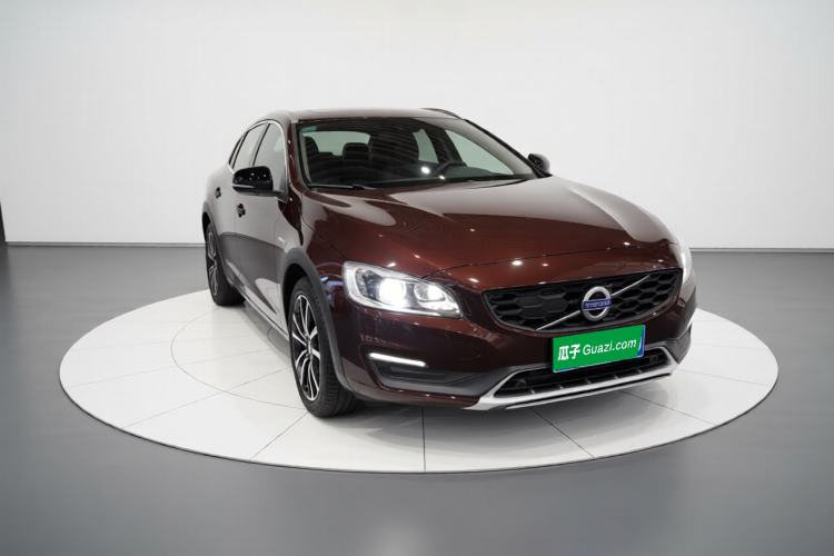 Used Volvo V60 2016 Cross Country T6 AWD
