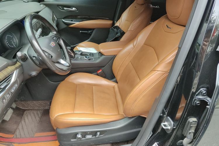 Used Cadillac XT4 2018 28T 4x4 Platinum Edition