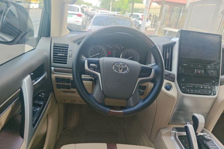 Used Toyota Land Cruiser 
