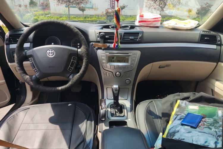 Used Brilliance BS6 2011 1.8T Automatic Comfort Model Center Console