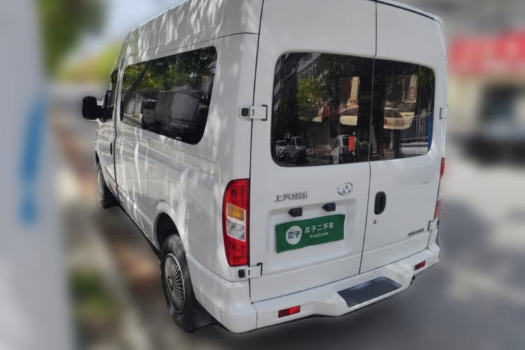 Used SAIC MAXUS Xintu V80 2018 2.5T 6-Speed Manual Aoyuntong Short Wheelbase Mid-Height 5-6 Seater
