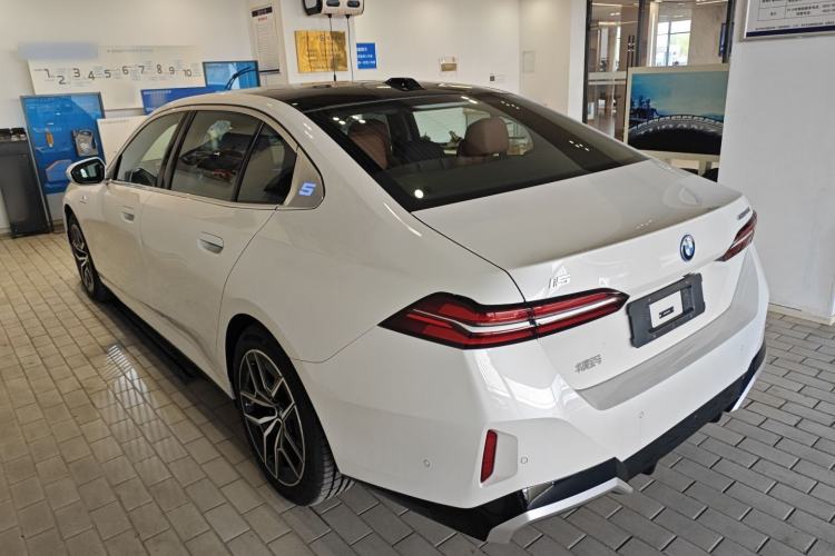 Used BMW i5 2024 eDrive 35L M Sport Package Exterior 2