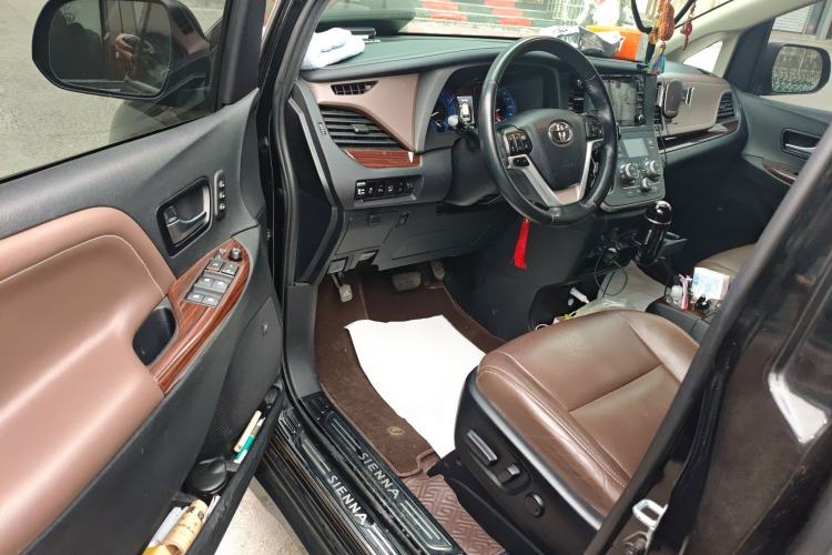 Used Toyota SIENNA 
