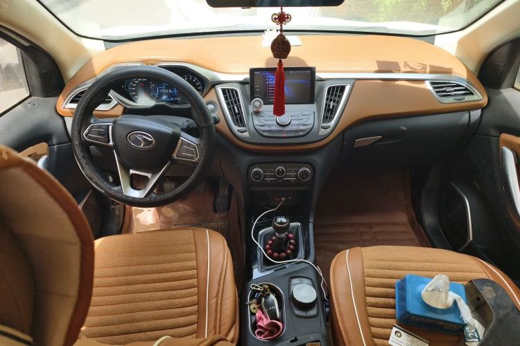 Used Soueast DX7 2016 1.5T Manual Triumph Edition Center Console