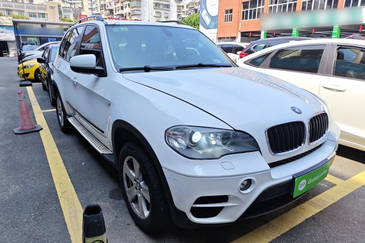 Used BMW X5 2011 xDrive35i Leading Model Front Right 45 Deg