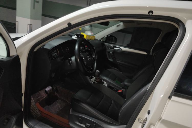 Used Volkswagen Tiguan L 2020 330TSI Automatic Two-Wheel Drive Smart Luxury Edition China VI Standard
