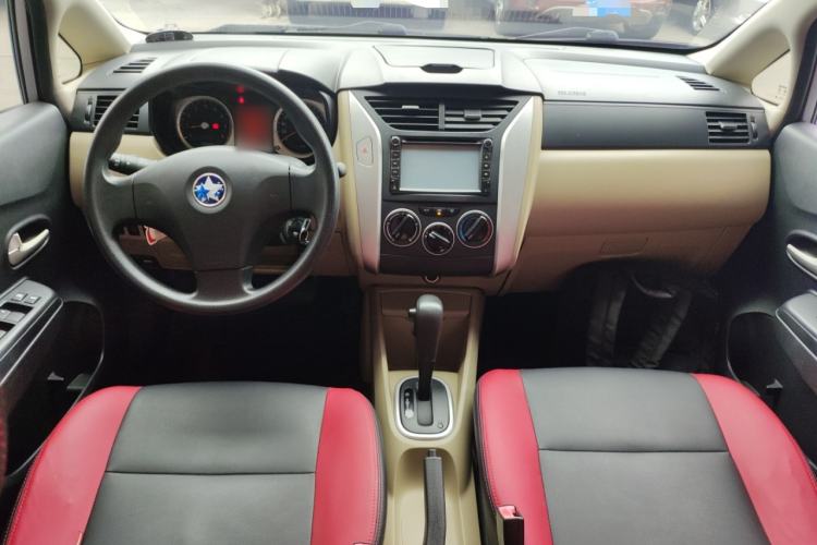 Used Venucia R50 2014 1.6L Automatic Splendid Edition
