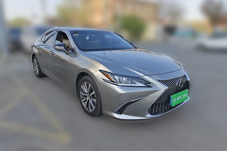 Used Lexus ES 2018 260 Excellence Edition China VI Standard Front Right 45 Deg