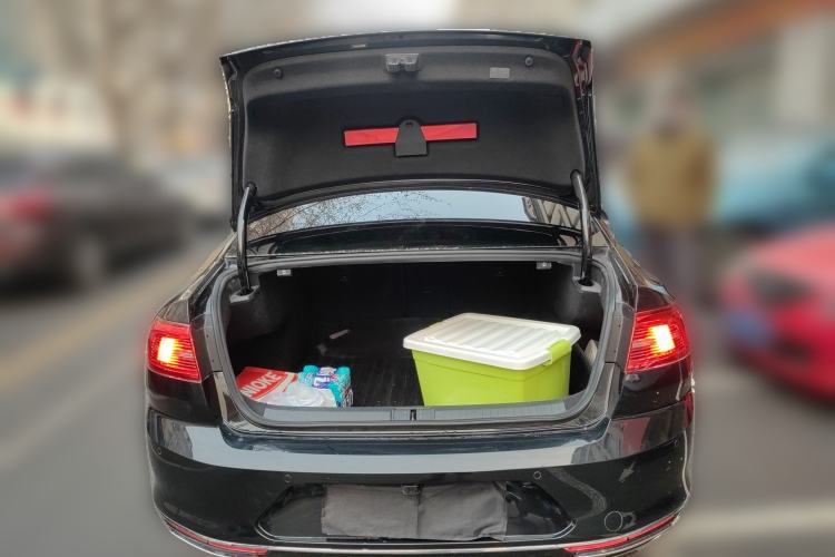 Used Volkswagen Magotan 2017 380TSI DSG Prestige Edition Trunk