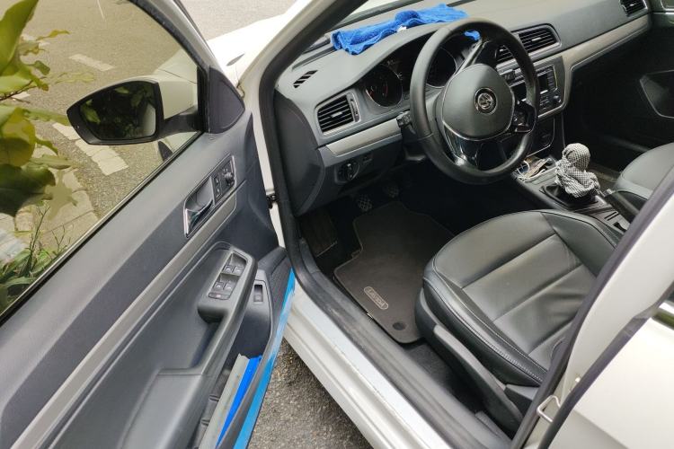 Used Volkswagen Lavida 2015 1.6L Manual Comfort Edition