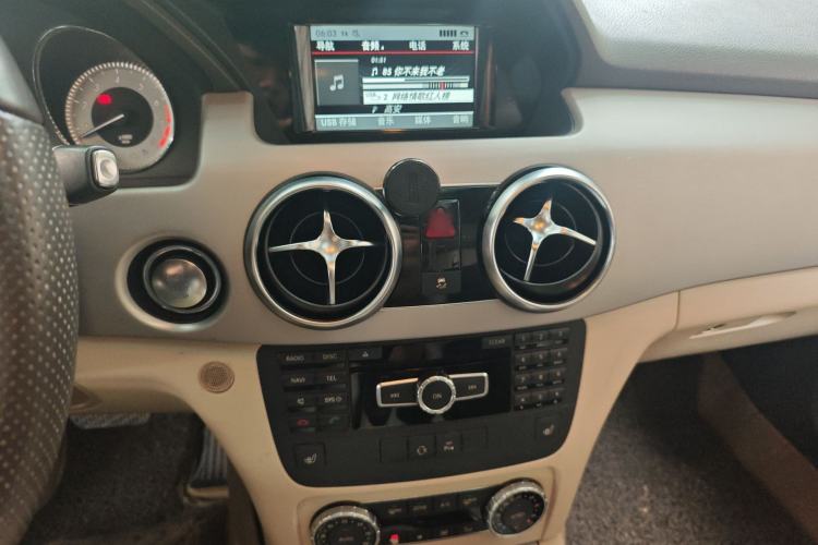 Used Mercedes-Benz GLK-Class 2013 Facelift GLK 300 4MATIC Fashion Edition Audio And AC Panel