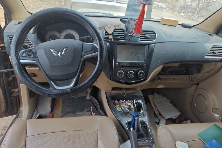 Used Wuling Hongguang 2014 1.5L S Luxury Model
