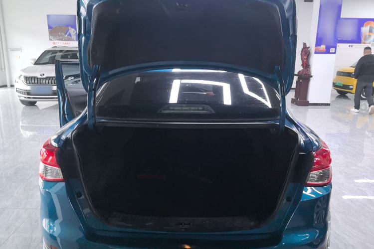 Used Nissan Lannia 2016 1.6L CVT Smart Cool Edition Trunk