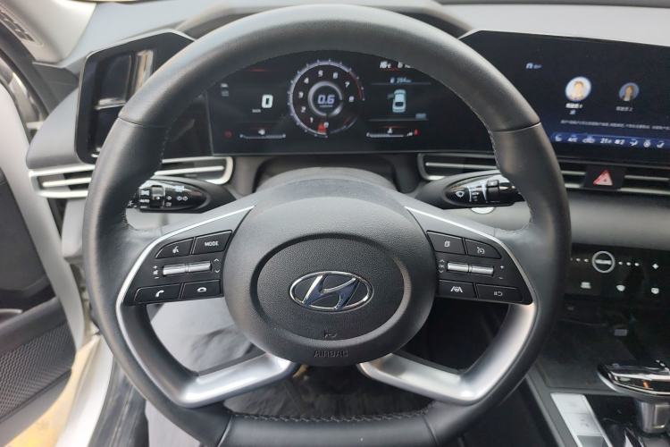 Used Hyundai Elantra 2022 1.5L CVT LUX Prestige Edition
