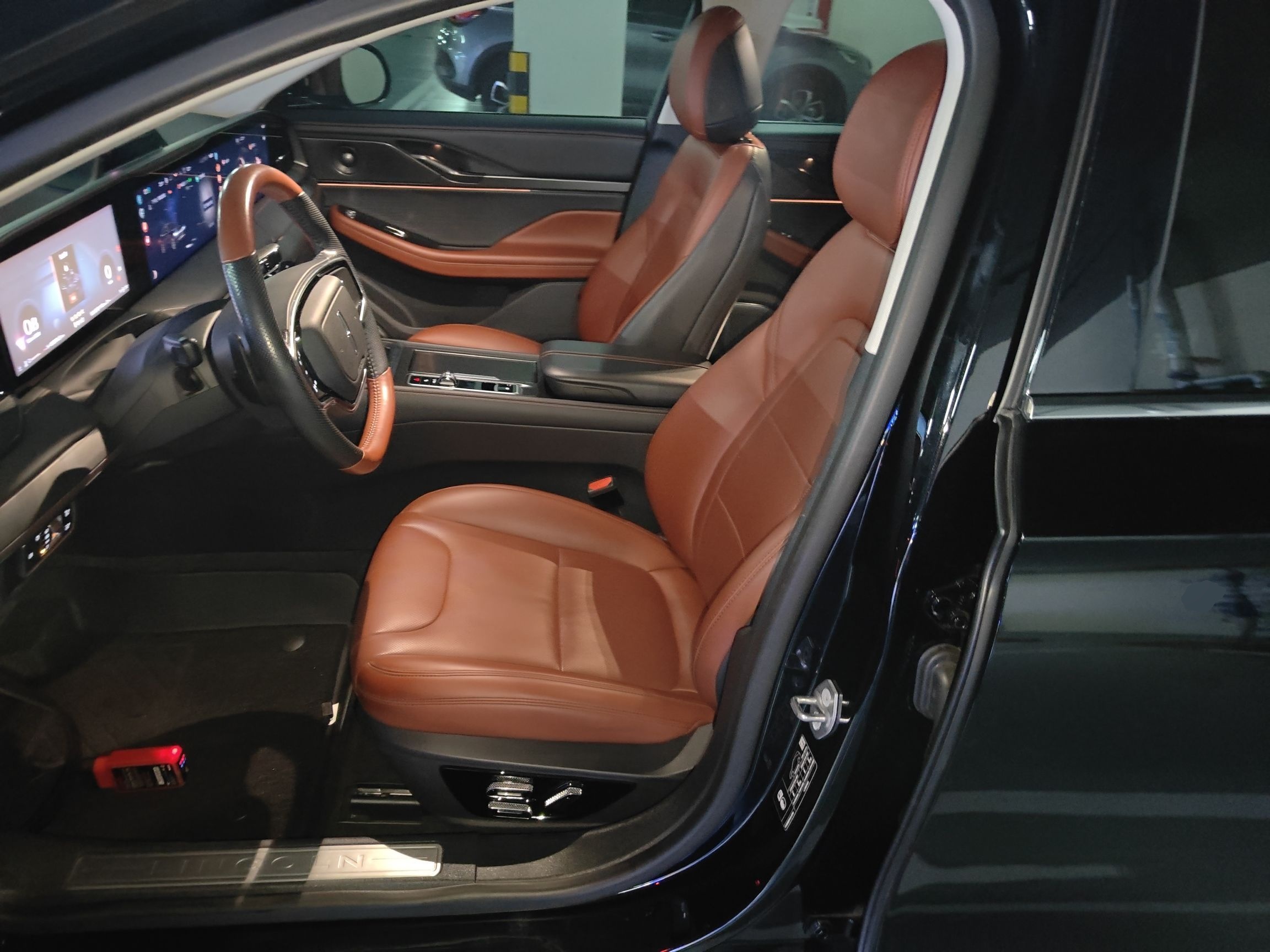 Переднее сиденье в автомобиле