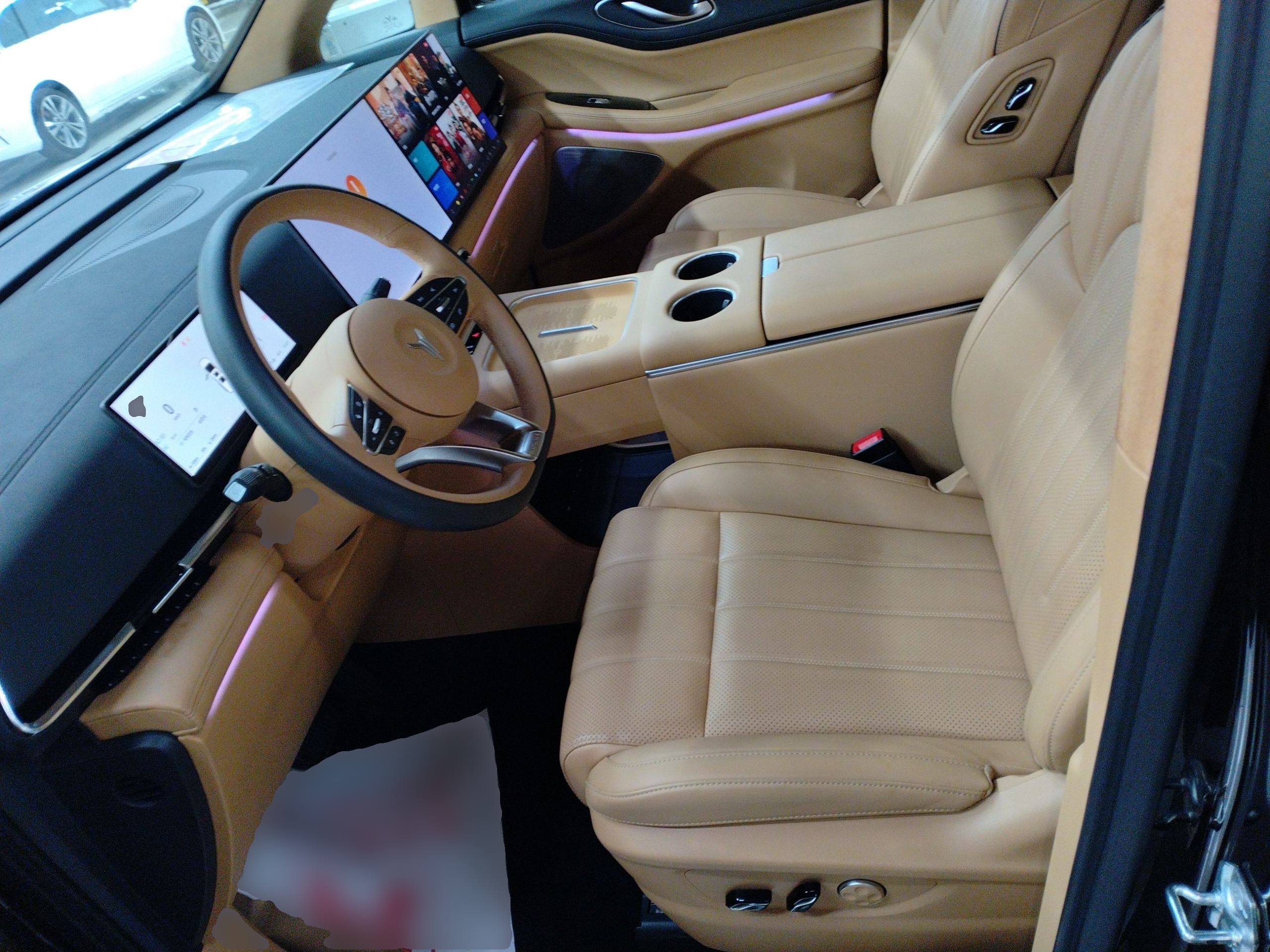 المقاعد الأمامية داخل السيارة