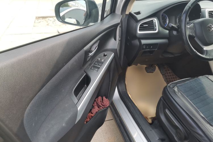 Used Suzuki S-Cross 2015 1.6L CVT Two-Wheel Drive Entry-Level Trim
