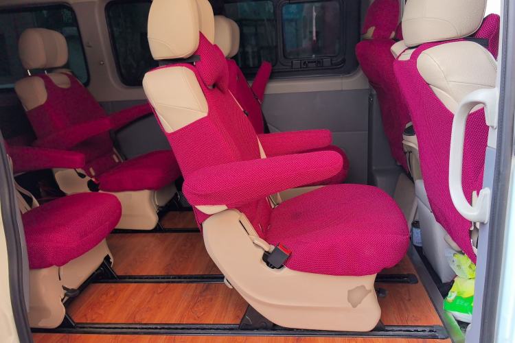 Used SAIC MAXUS Xintu V80 2023 2.0T AMT Classic Aoyuntong Power Version Long Wheelbase Mid-Roof Design 6/7/8/9-Seater
