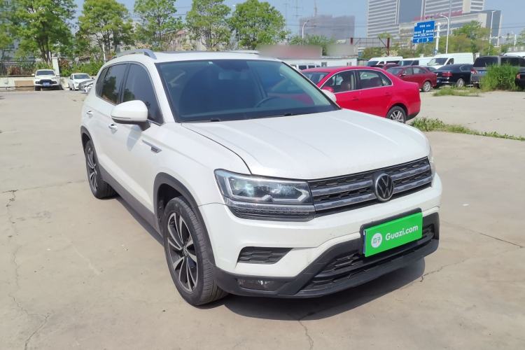 Used Volkswagen Tharu 2022 280TSI Two-Wheel-Drive Luxury Edition Front Right 45 Deg