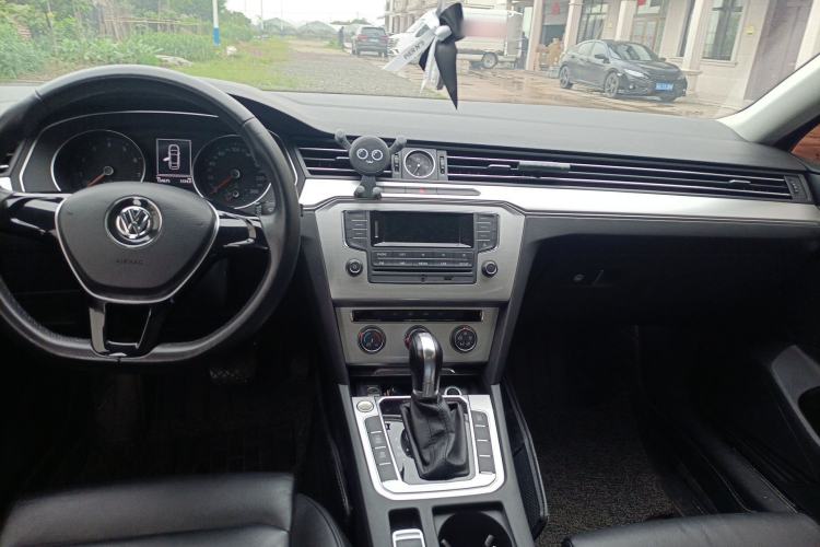 Used Volkswagen Magotan 2017 280TSI DSG Comfort Model
