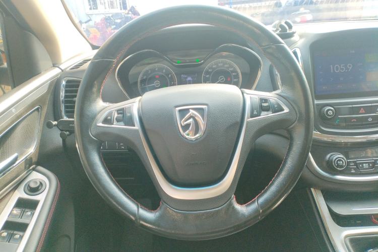 Used Baojun 560 2015 1.8L manual luxury version
