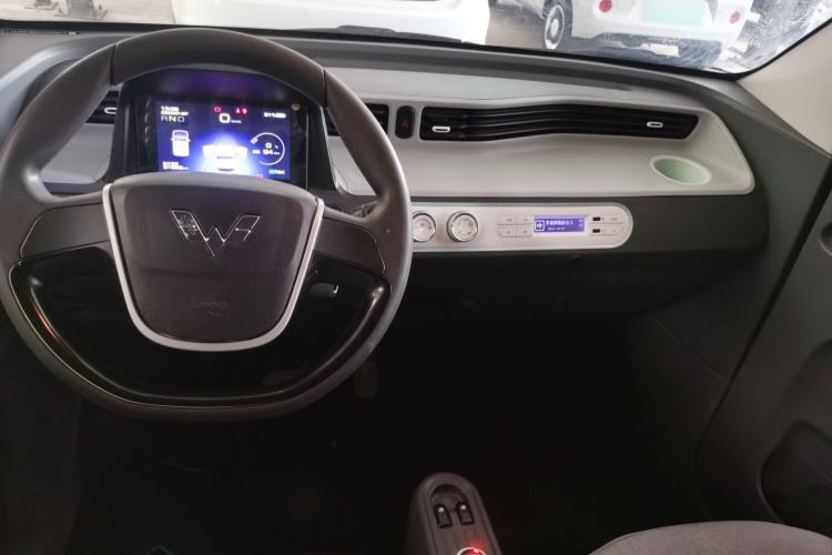 Used Wuling Hongguang MINIEV 2021 Macaron Fashion Model Lithium Iron Phosphate Interior 2