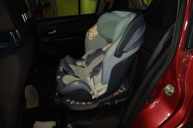 Used Venucia R50 2015 1.6L Automatic Fashion Edition
