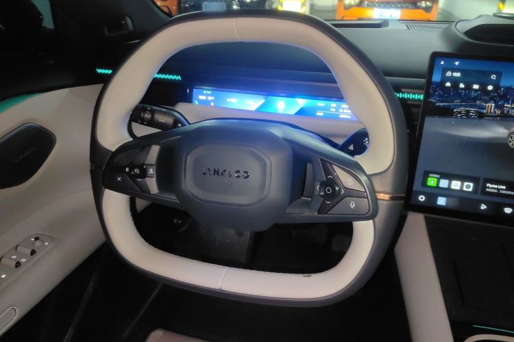 Used Lynk & Co Z10 2025 95 kWh 806 km Range Rear-Wheel Drive Advanced Driver-Assistance System Max
