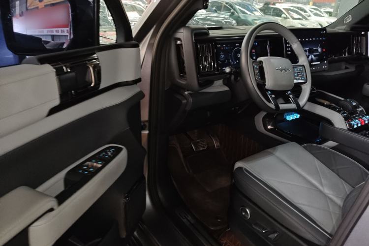 Used Formula Leopard Leopard 5 2023 Navigator Edition