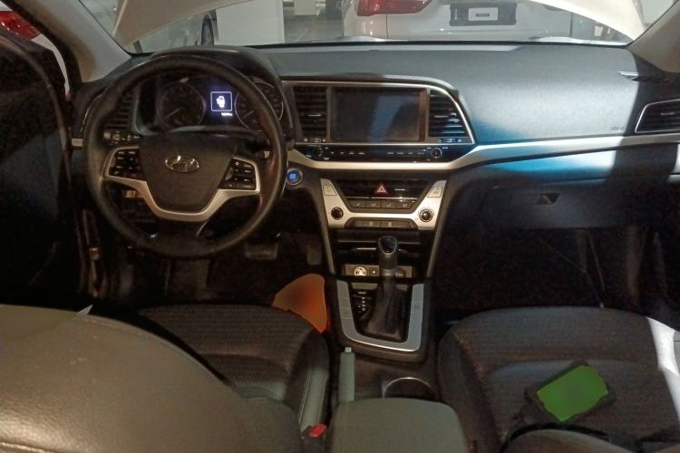 Used Hyundai Elantra (6th Generation / Lingdong) 2016 1.6L Automatic ZhiXuan · Luxury Version Interior 2