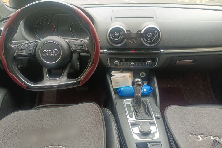 Used Audi A3 2017 Limousine 35 TFSI Sport Edition Center Console