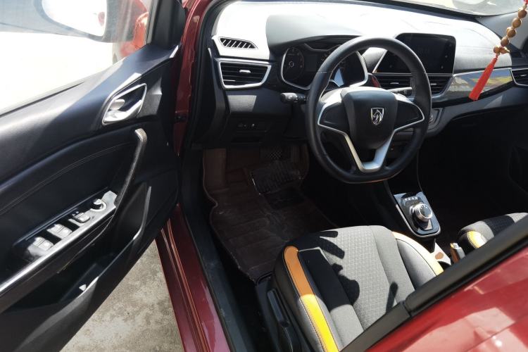 Used Baojun 310 2017 1.5L Automatic Fashion Model Driver Seat