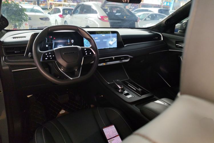 Used Venucia V 2021 260T Idol Edition Center Console