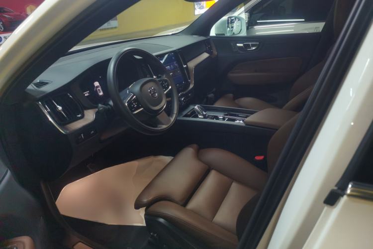 Used Volvo XC60 2022 B5 4x4 Smart Luxury Edition