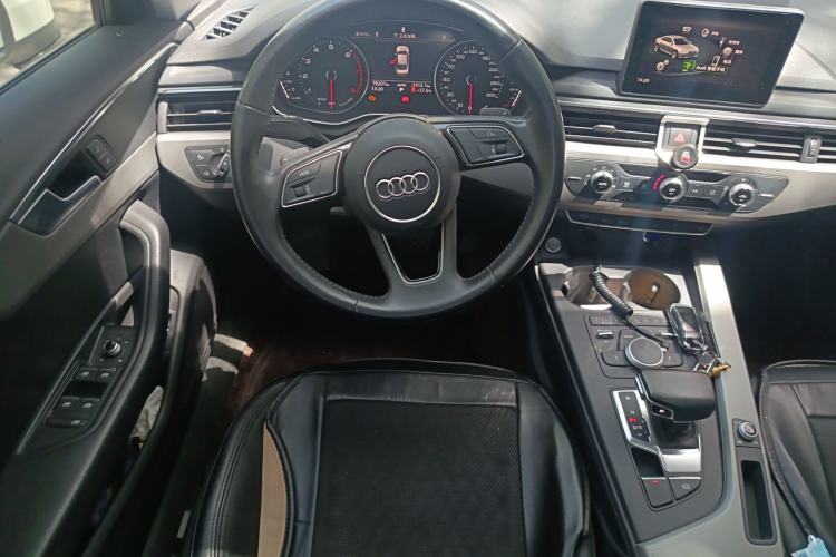 Used Audi A4L 2019 40 TFSI Ambition China VI
